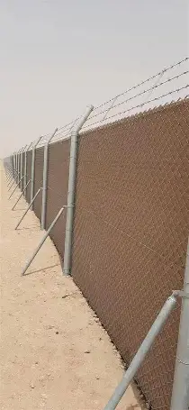 تركيب أسلاك شائكة وحزون على أسوار الشبوك