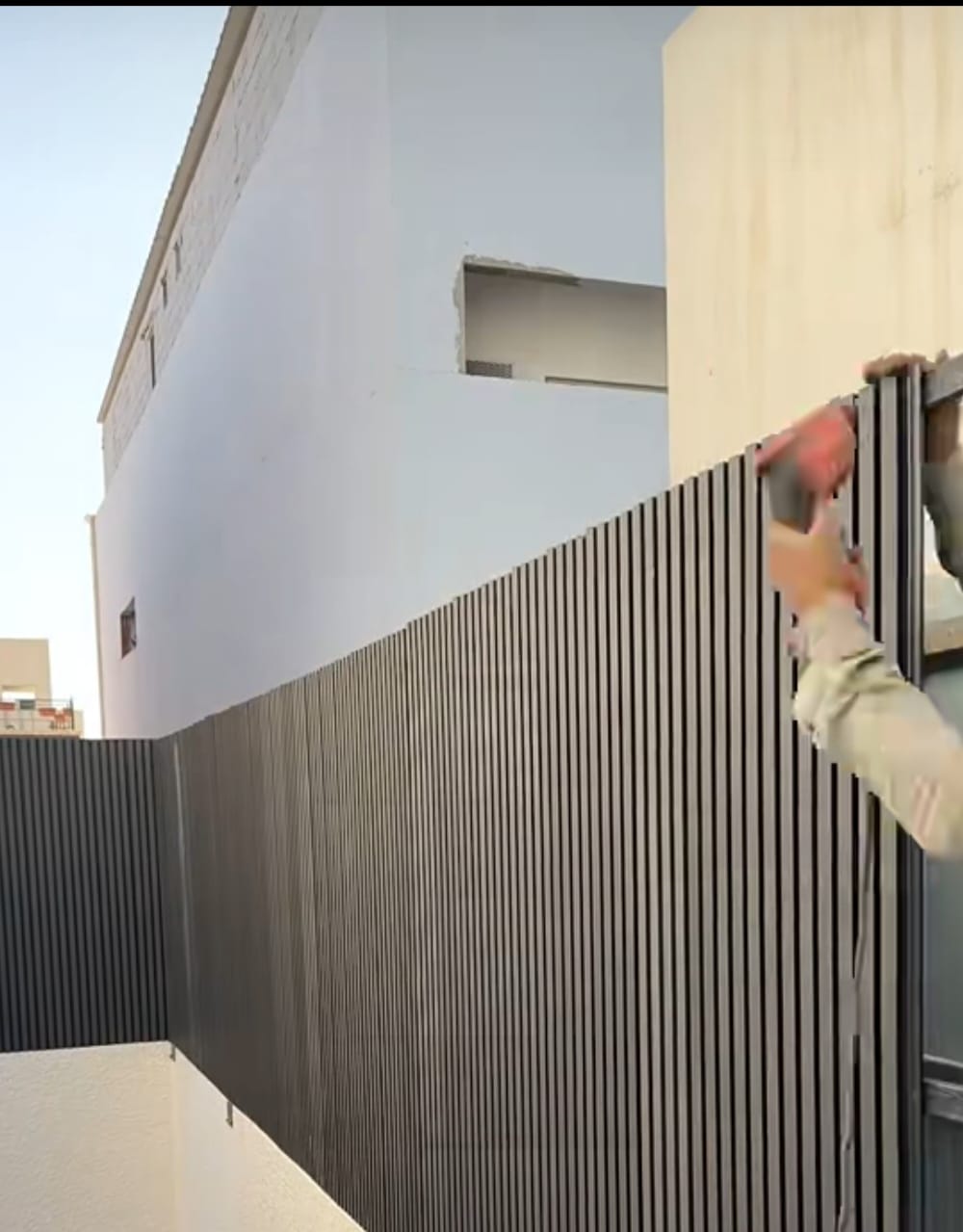 مشغولات حديدية وهياكل مخصصة للفلل والمباني